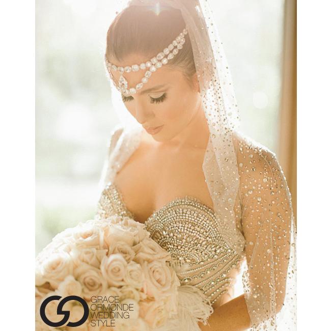 One of our favorite bridal portraits of all time captured by feat #platinumlist <a href="/adamaphotog/">Adam Angelides</a> > bit.ly/1GGsQw1