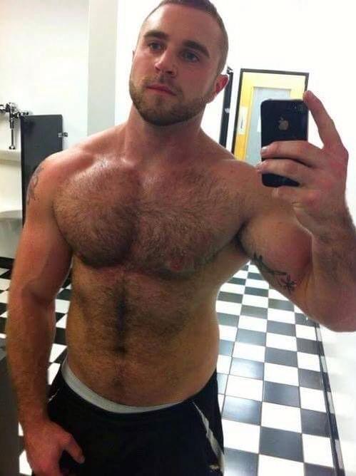 ComDesparza's tweet photo. “@_cockring: #SexyWolvesThursday #FurryHunk #BeardsNTatts #HotNScruff http://t.co/Dkll5RpMNr” #esteasi
