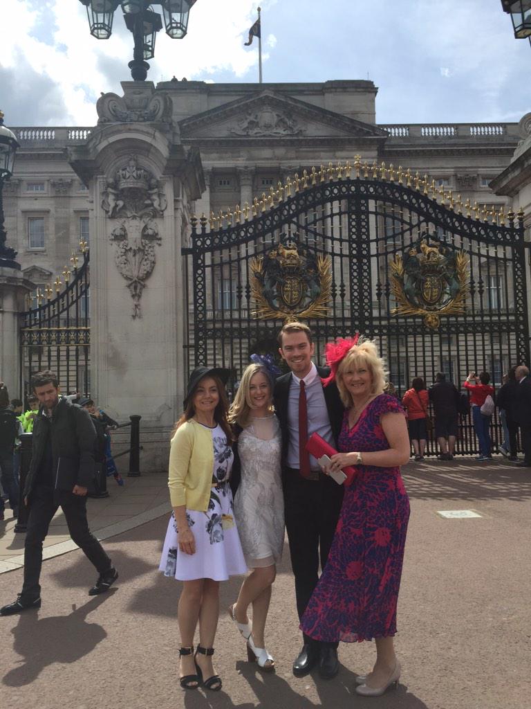 Afternoon Tea with the Queen! 👑🇬🇧💙❤️🇬🇧👑 xx