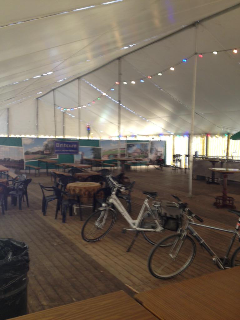We zijn er klaar voor, vanaf 20.00 uur de tent open vanavond voorverkoop en bruincafe met live muziek!!!