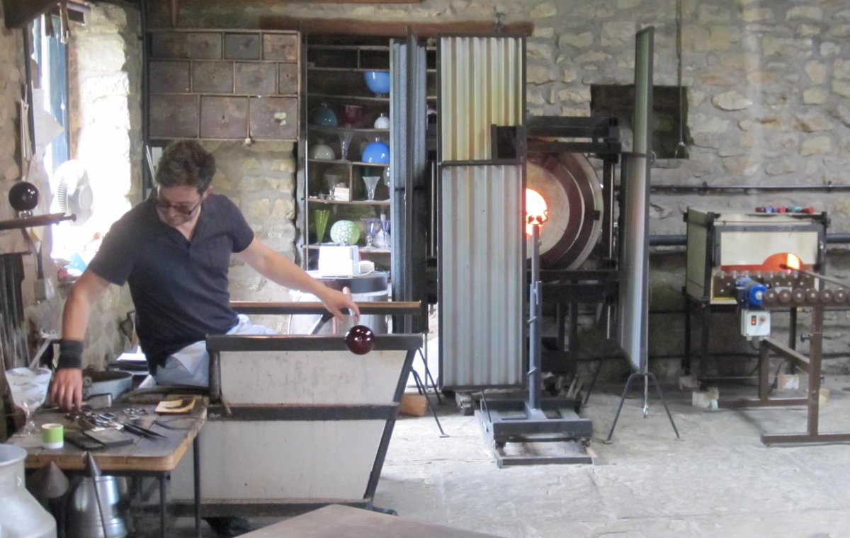 dwailes's tweet photo. A lovely trip across the moors from Whitby to see my favourite glass being made @gilliesjones http://t.co/JFvYM5OY9s
