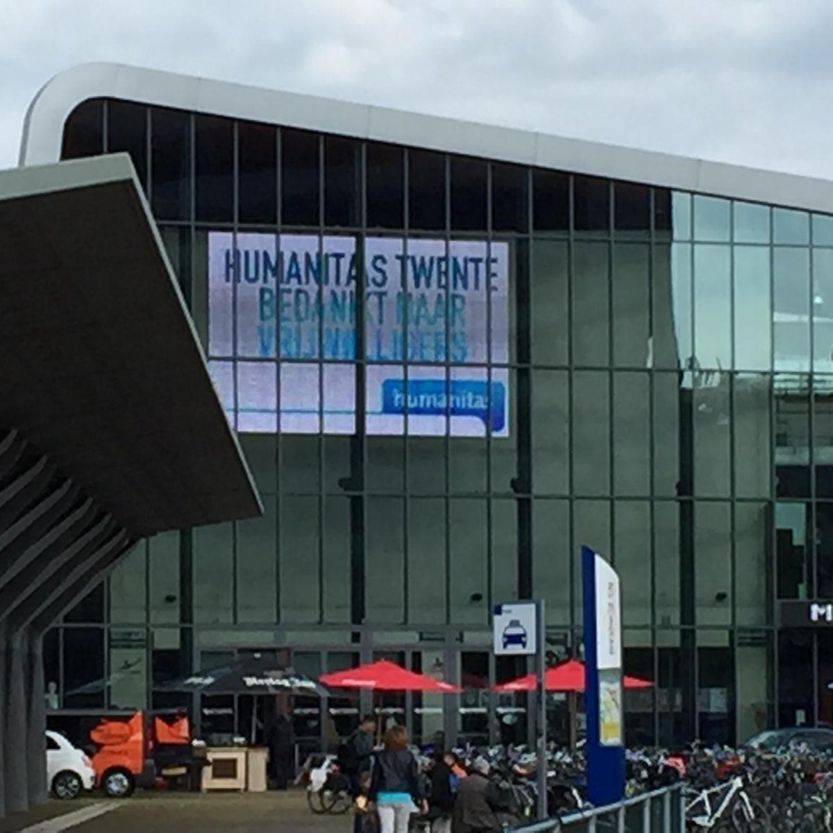 Vrijwilligers <a href="/HumanitasTwente/">HumanitasTwente</a> in het zonnetje vanavond!!