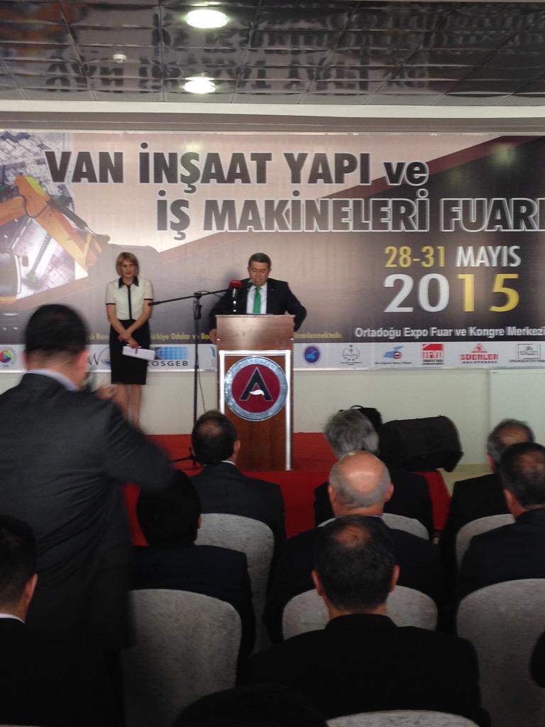 HarmanBulent's tweet photo. VANTSOBaşkanımızinşaat yapıve iş makinelerifuaraçılışındaKentimizin tüm faliyetlerikonusundadeğerlendirme yapmaktadır http://t.co/Fzdy8XpAcU