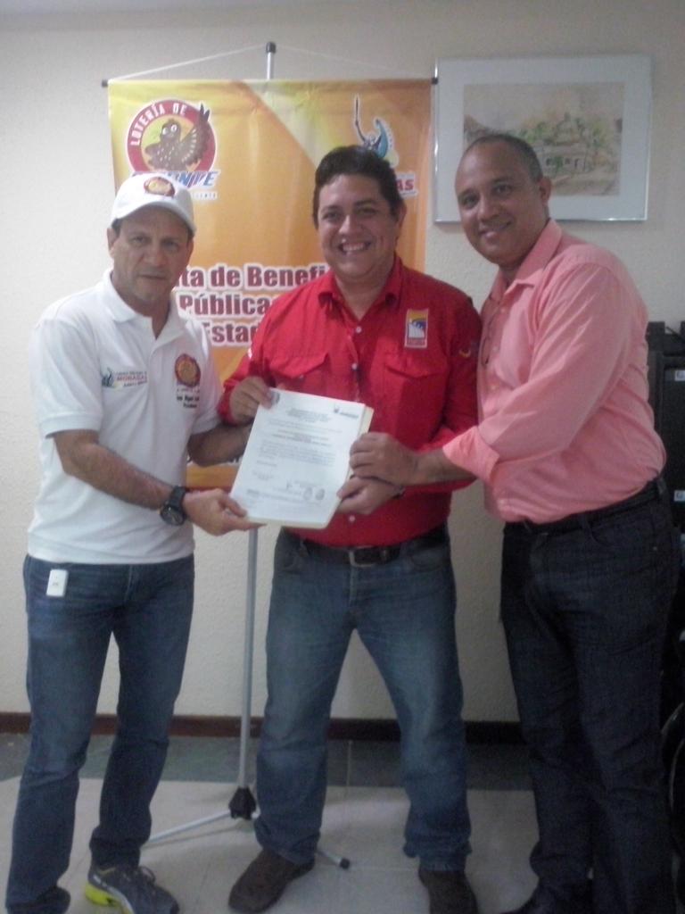 <a href="/yelitzePSUV_/">Yelitze Santaella</a> a través de <a href="/JBPSEMLO/">Lotería de Oriente</a> apoyando la cultura, dio aporte para concierto de <a href="/elsistema/">El Sistema</a> y <a href="/SistMon/">Sistema Monagas</a> #Maturin
