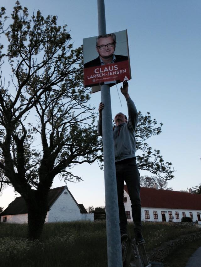 clj1953's tweet photo. Så blev valgplakaterne sat op. Billede fra i går i Nexø af Peter Lund Petersen. #fv15 http://t.co/nYWZfFGim2