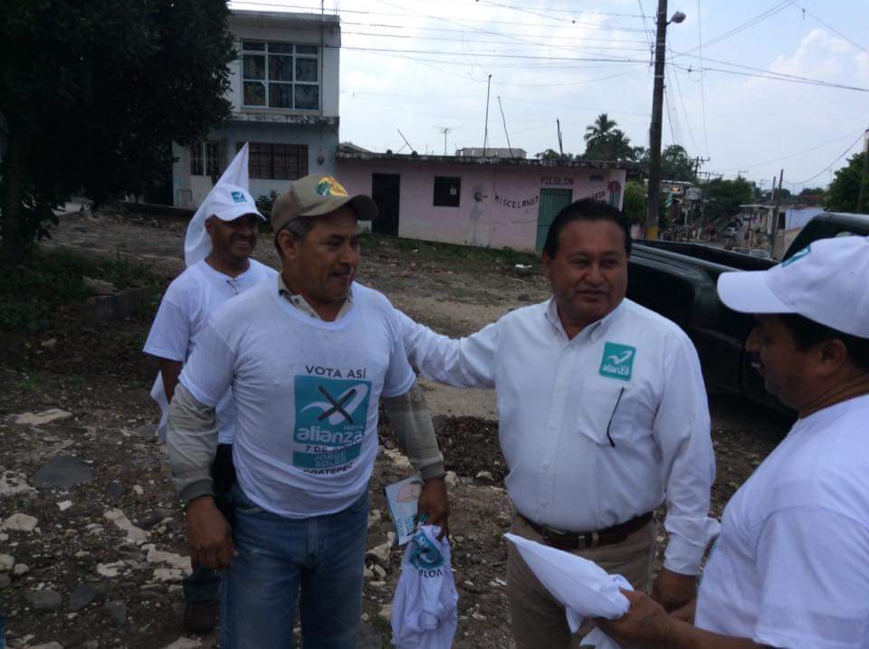 jorgesolergomez's tweet photo. #Buenviernes. En #Tuzamapan se suman a nuestro #proyectoturquesa #NuevaAlianza #Votadiferente http://t.co/9lKAb6agVg