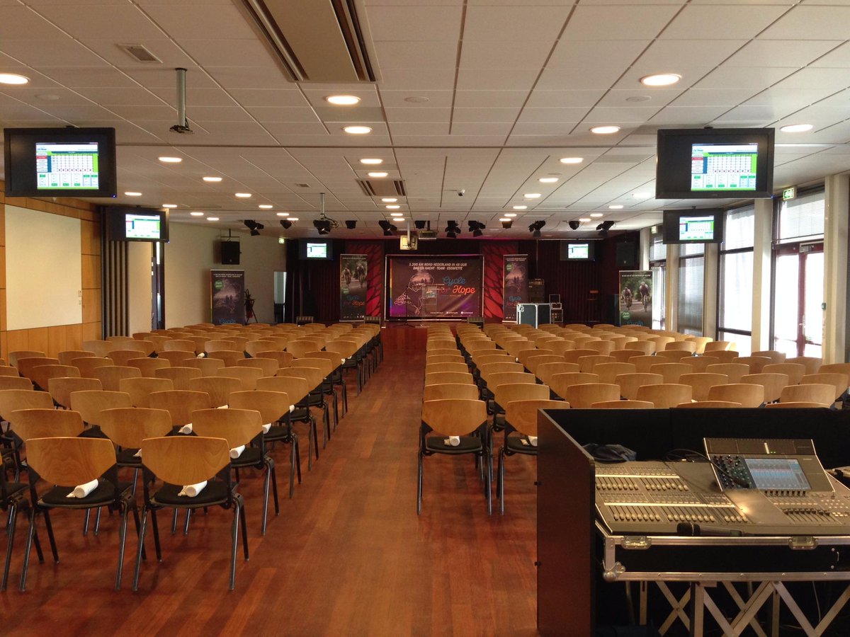 CycleforHopeNL's tweet image. Wij zijn klaar voor de bijeenkomst van vanavond! #cycleforhope #cfh2015 #rondjenederland