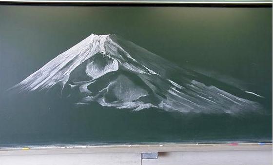 黒板アート チョーク一本で描き上げた富士山が絶賛され特別賞に 趣通信