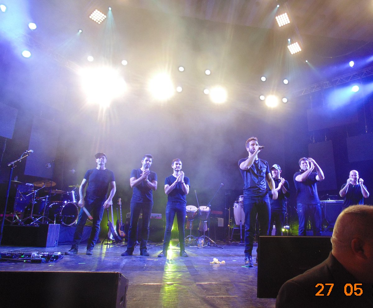 FCRumanitasPA's tweet photo. Tremenda banda Alboran !! Genios,humildes,increibles todos!!! Gracias Equipo !! #TerralBucarest Vuelvan Prontoooo! <3 http://t.co/0dPVprU5wZ