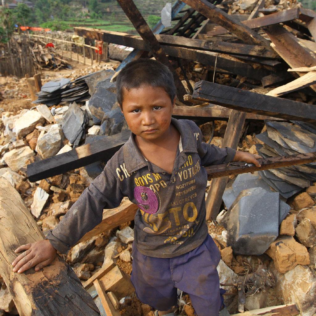 UNICEFgermany's tweet photo. Kinder in Not – wie aktuell in Nepal nach dem Erdbeben - brauchen unsere Hilfe. Hilf mit: http://t.co/6AE1GHOb2A http://t.co/w6NktQ0gKx