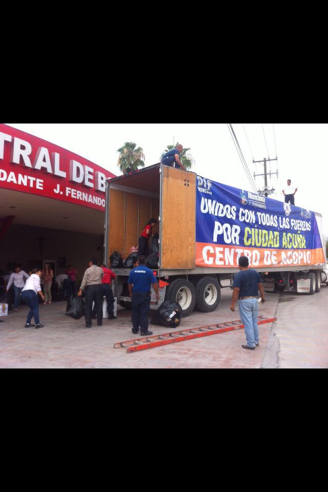 PrevencionMVA's tweet photo. Más de siete toneladas, rumbo ACUÑA, DIF, PROTECCIÓN CIVIL, Y PRESIDENCIA MUNICIPAL, " UNIDOS CON TODAS LAS FUERZAS " http://t.co/CFYwJuXEkf