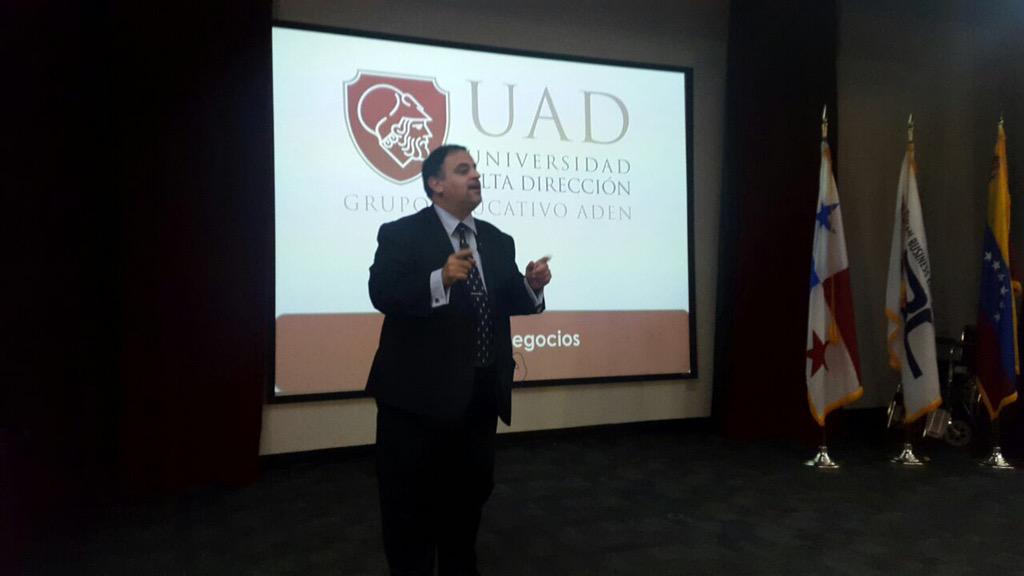 ElVenezolanoP's tweet image. El director de @ADENBS, @stertusio expone sobre planes de negocios en #Panamá #desayunodenetworking @vbcpanama