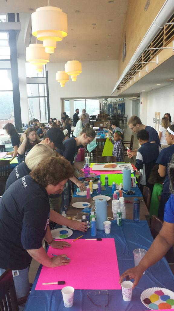 CSCFkids's tweet photo. @PittsburghCares @AEO Thanks for the awesome Volunteer Day! Making signs for World Sickle Cell Day 6/19 #WSCD2014 http://t.co/GvNpBNv7Vg
