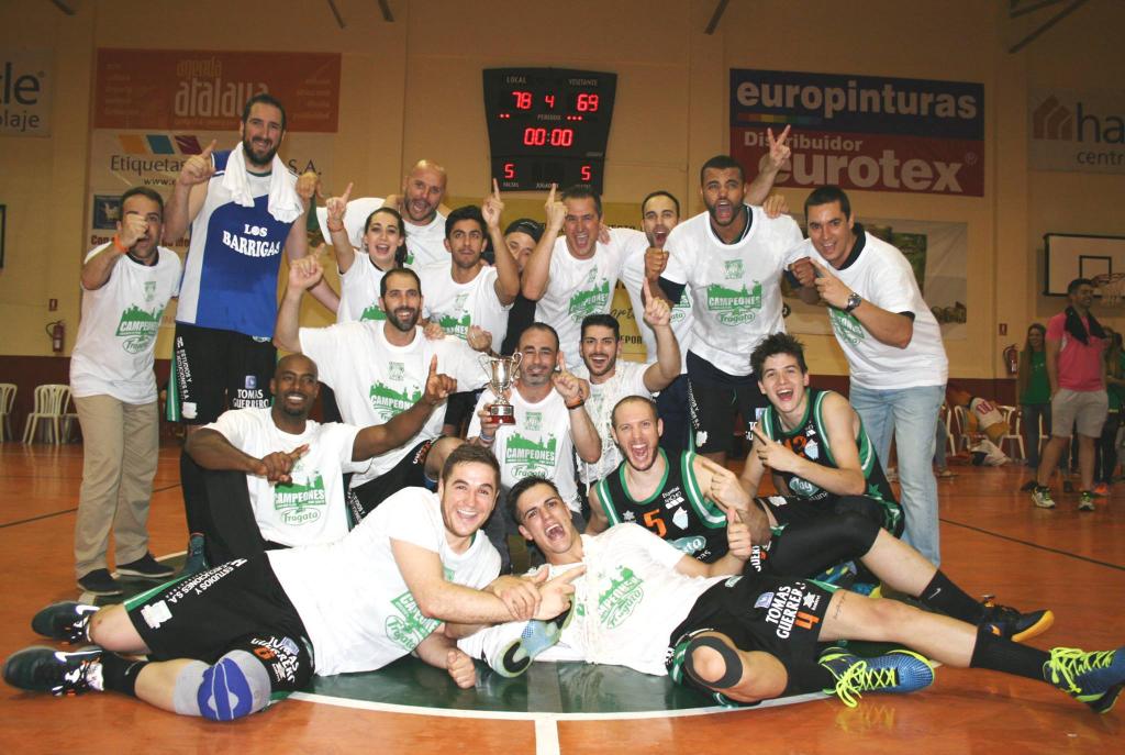 cbmoron's tweet photo. Hoy @unicajaCB nos hace reconocimiento en el descanso del partido de playoff ante @Baskonia  #llenaelCarpena http://t.co/OcY0rF6jyX