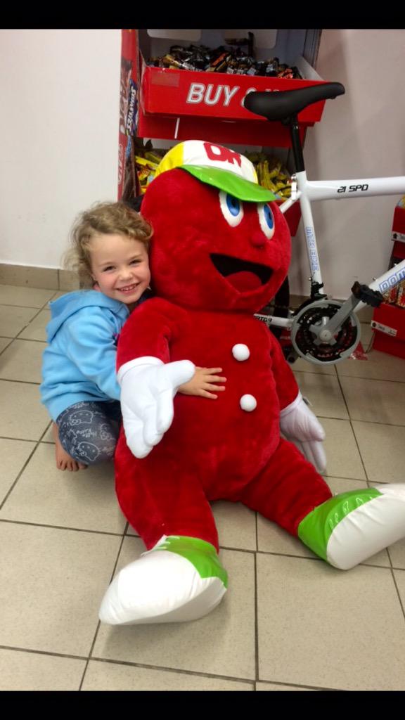riaansmit85's tweet photo. buddy getting lots of love at #okminimark #kleinmond @OKFDtweets http://t.co/ffe1FbmNDL