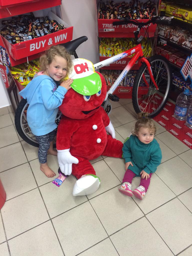riaansmit85's tweet photo. buddy getting lots of love at #okminimark #kleinmond @OKFDtweets http://t.co/ffe1FbmNDL