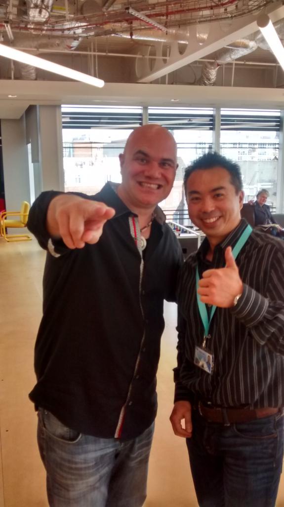 Yellow_Fellows's tweet photo. @SeanKellyComedy Great meeting you. Looking forward to the new season of #storagehuntersuk http://t.co/UcOnzy1NIj