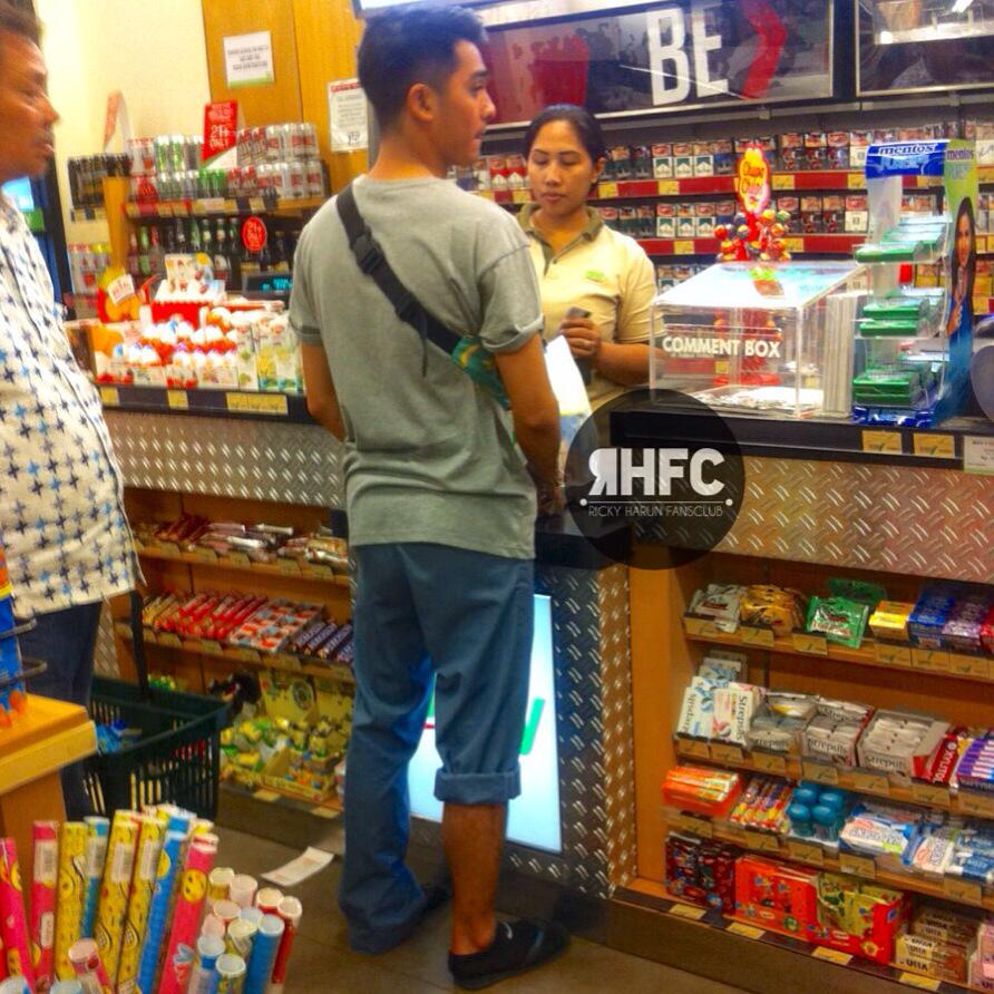 namanya juga orang ganteng.🙈 (ini foto sebenernya gamau dishare tapi gemeeesssss.🙈😂)