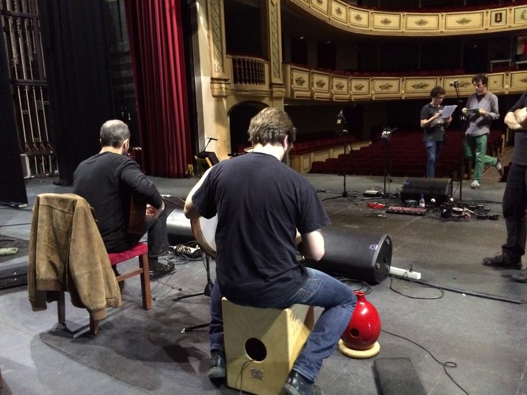 CruzRojaBurgos's tweet photo. @ConNepal ahora el escenario del Teatro Principal es d Mariano Mangas q ensaya xa Concierto Solidario #BurgosConNepal http://t.co/BBrLLO3QP4