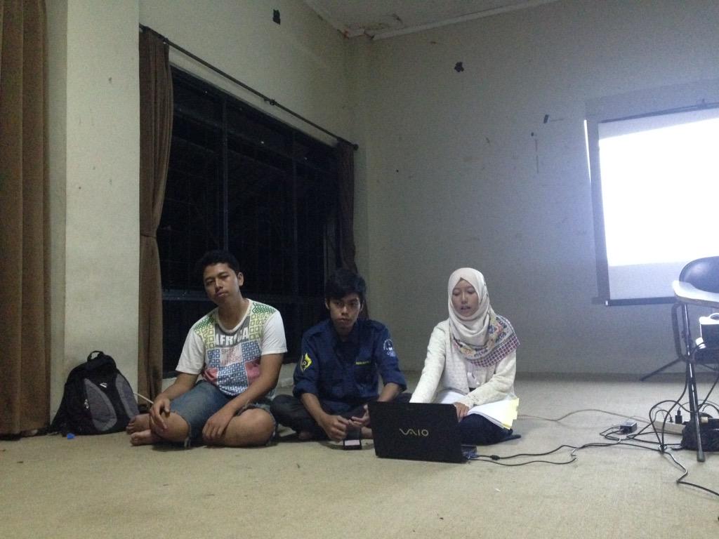 Pemaparan divisi Seketariat di Laporan Pertanggung Jawaban Akhir Tahun Kepengurusan SWS 2014/2015