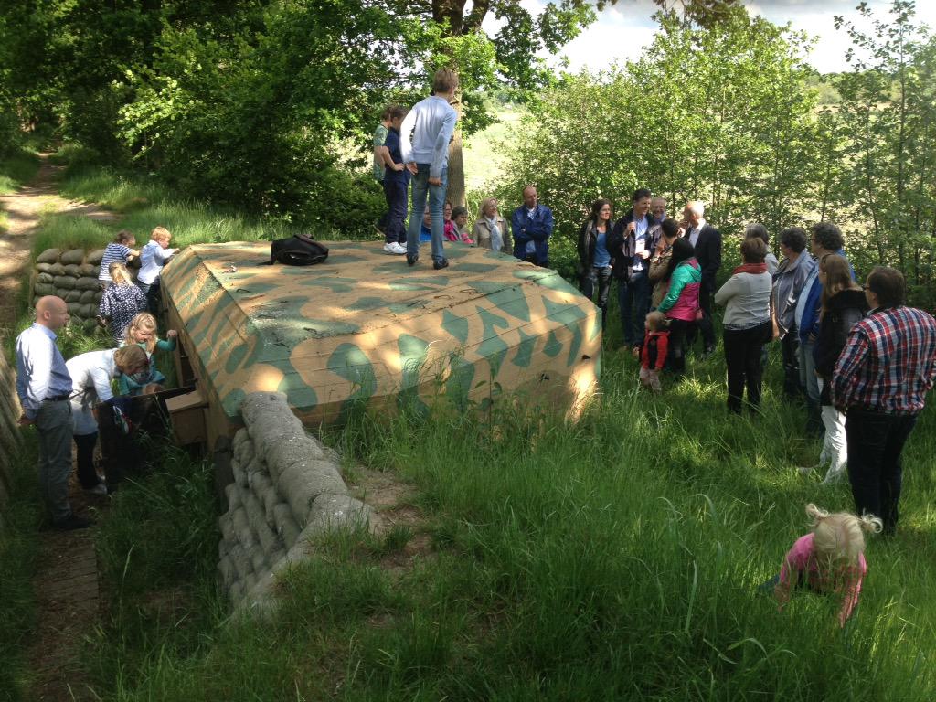 FlorisKBosch's tweet image. Veel interesse bij Kazemat aan Asschatterkeerkade van bewoners Rondeel en Keerkade georganiseerd door @Gem_Leusden