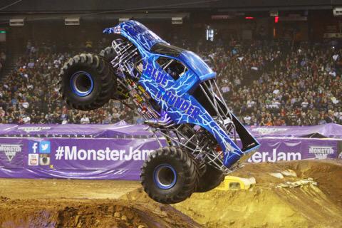 NeoMotorVal's tweet photo. #SuperMonsterJam Si nos sigues, RT y podrás ganar una de las diez entradas dobles para el #MonsterJam en #Mestalla http://t.co/YMkRrWTYZ3