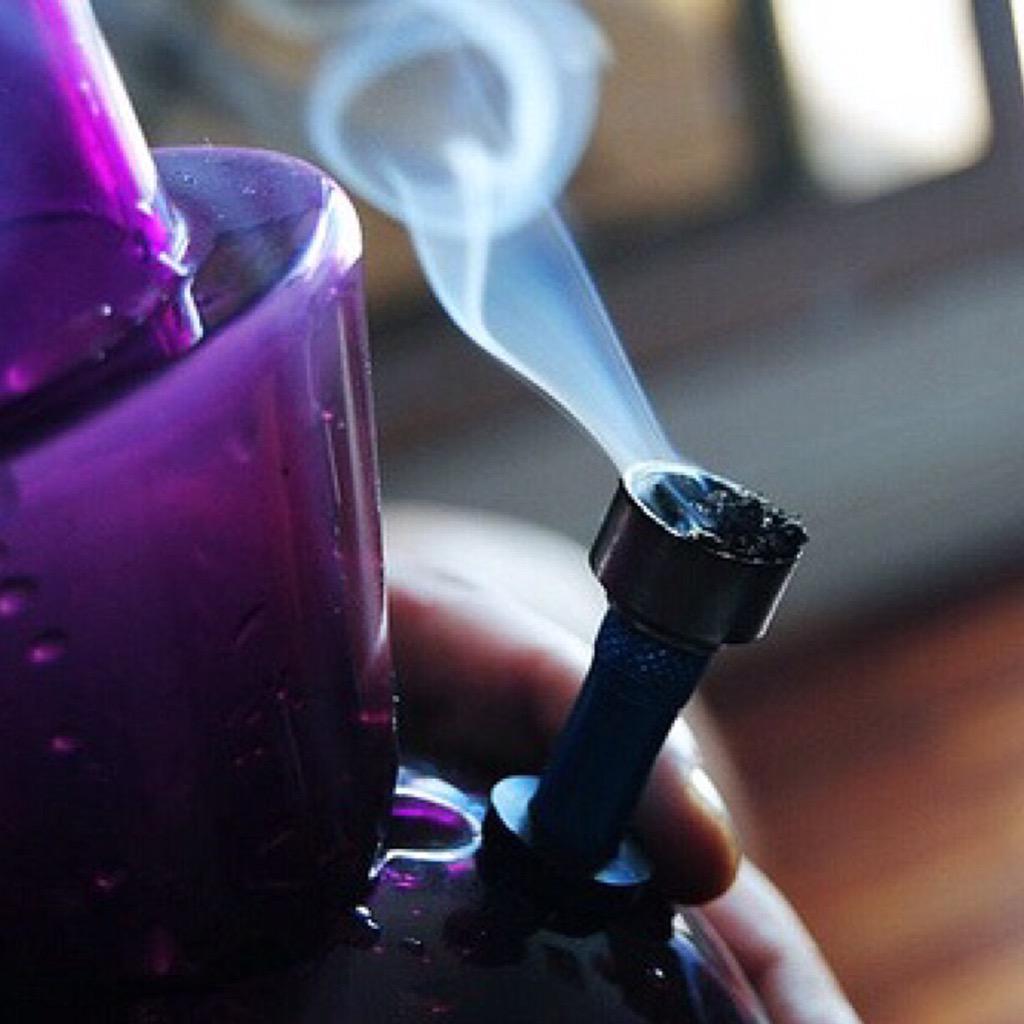 thclass420's tweet image. 🎶Im so MF high I can eat a star🎶 -Wezzy
#TheHighClass #TakeAHit