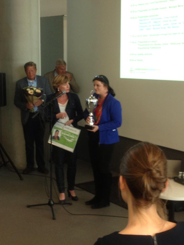 Drogisterij Van Harteveld gefeliciteerd met klankbordprijs 2015 <a href="/okbklankbord/">Ondernemersklankbord</a> <a href="/MarleenDamen/">Marleen Damen</a> <a href="/MoveYourSkills1/">Move Your Skills</a>