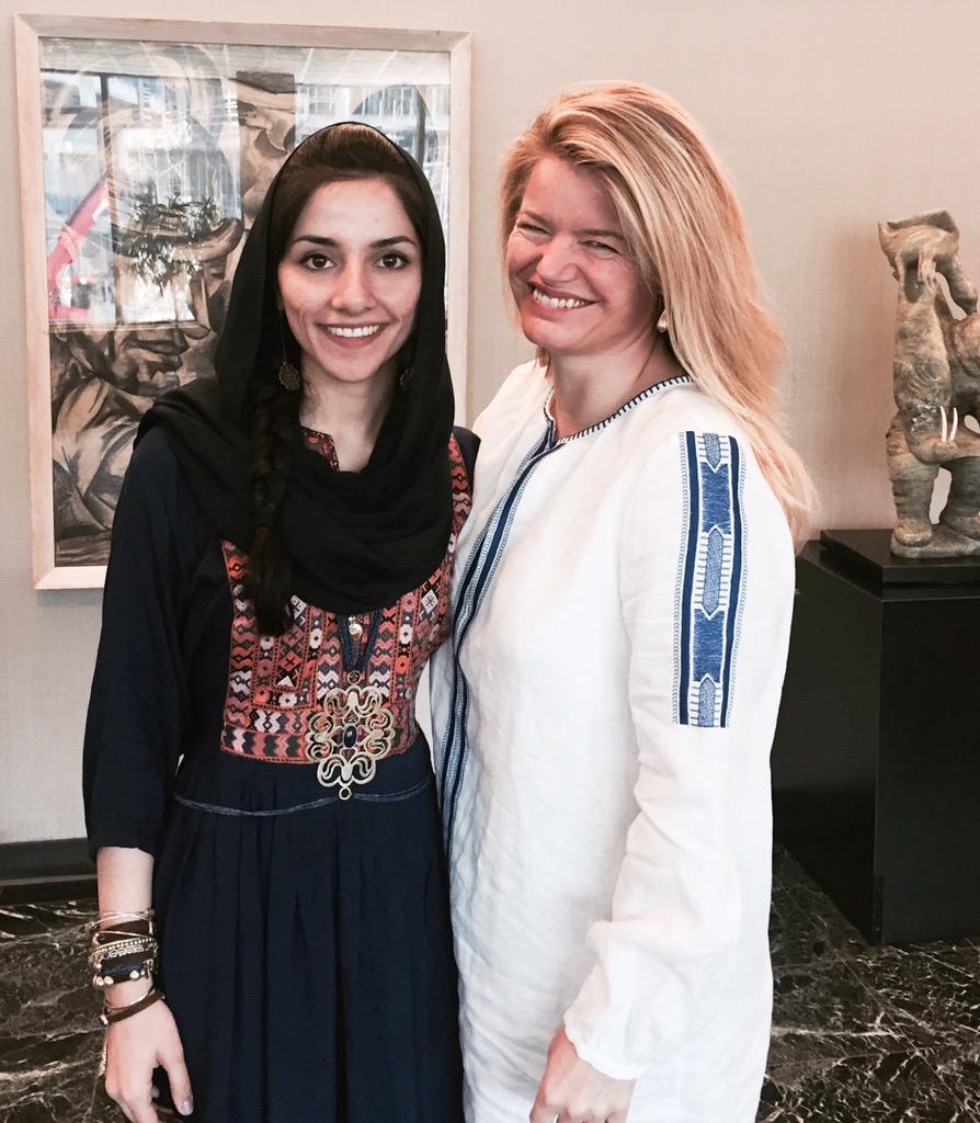 TWIN_GLOBAL's tweet photo. So pleased to have @SwireSophie of @F_Brilliance and one of her jewelry designers at #KINglobal. http://t.co/f3SM4miesD