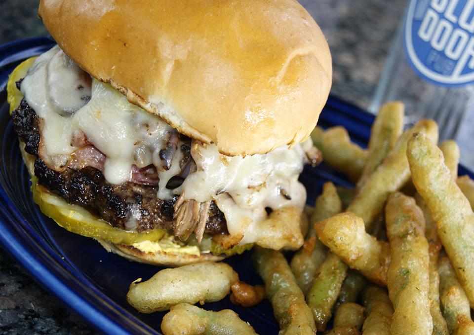 FoursquareGuide's tweet photo. Try #MN's number 1 taste (the Jucy Lucy) at @bluedoorpub. http://t.co/0hakR5C44I #TopTastes http://t.co/kd3StiqLnL