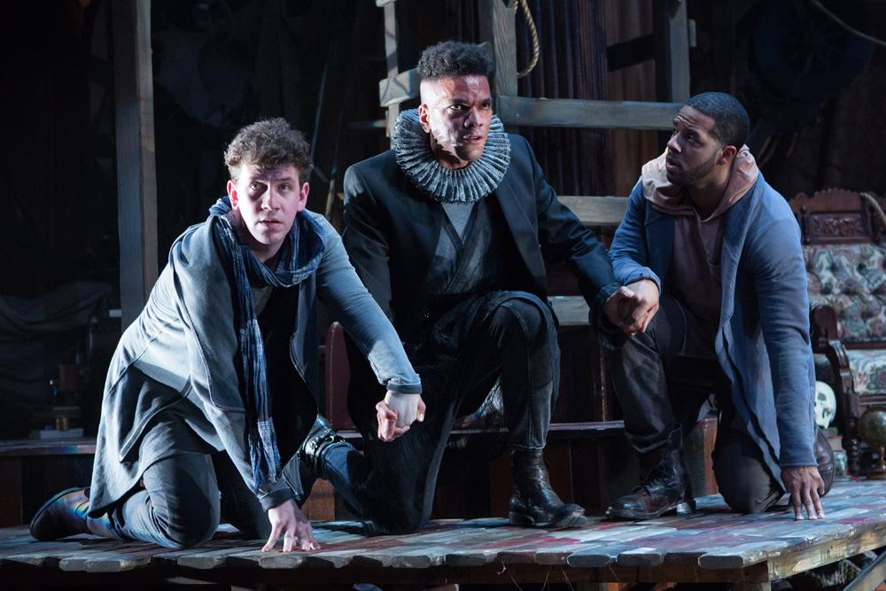 FolgerLibrary's tweet photo. "Rosencrantz and Guildenstern Are Dead" has been extended through June 28! Tickets: http://t.co/z8UCBOtuOJ #FolgerRG http://t.co/0TgcvpnMR4