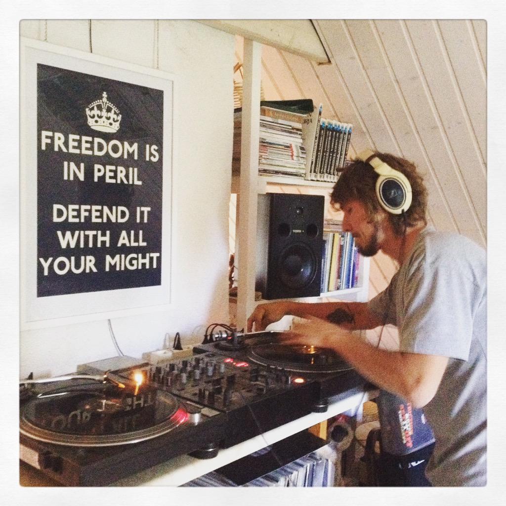 djsubsense's tweet photo. We have a great mix-session with my main man Kaltsu from Garage UG. Now we're heading to Swäg boiler room sessions! http://t.co/gi3fXrPykc