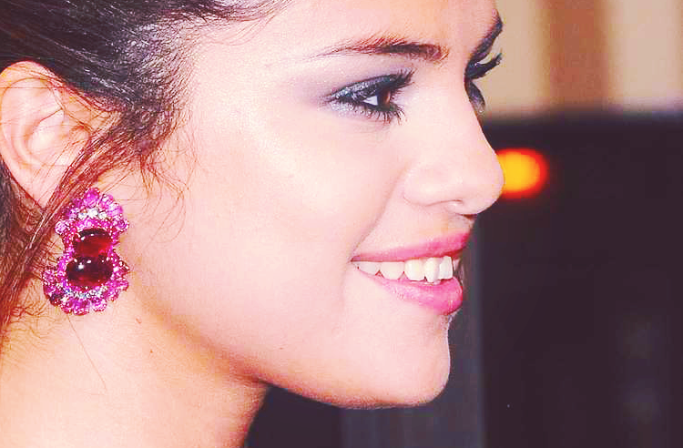 VoteSelenaGomez's tweet photo. My #TeenChoice nominee for #ChoiceFanaticFans are Selenators. http://t.co/UgtBvwgU2q http://t.co/ioNfvLLOKB