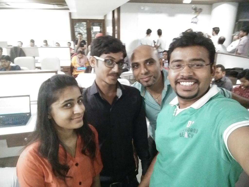 mehtadhaval07's tweet image. No event is complete without a selfie... #io15ahmedabad #javameetup....
