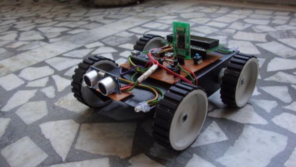 Makerspaces_com's tweet photo. Make this laptop controlled #robot that's able to transmit images. http://t.co/6Njly1tUJI #Arduino #robotics #makerED http://t.co/ozQvXVaqD3
