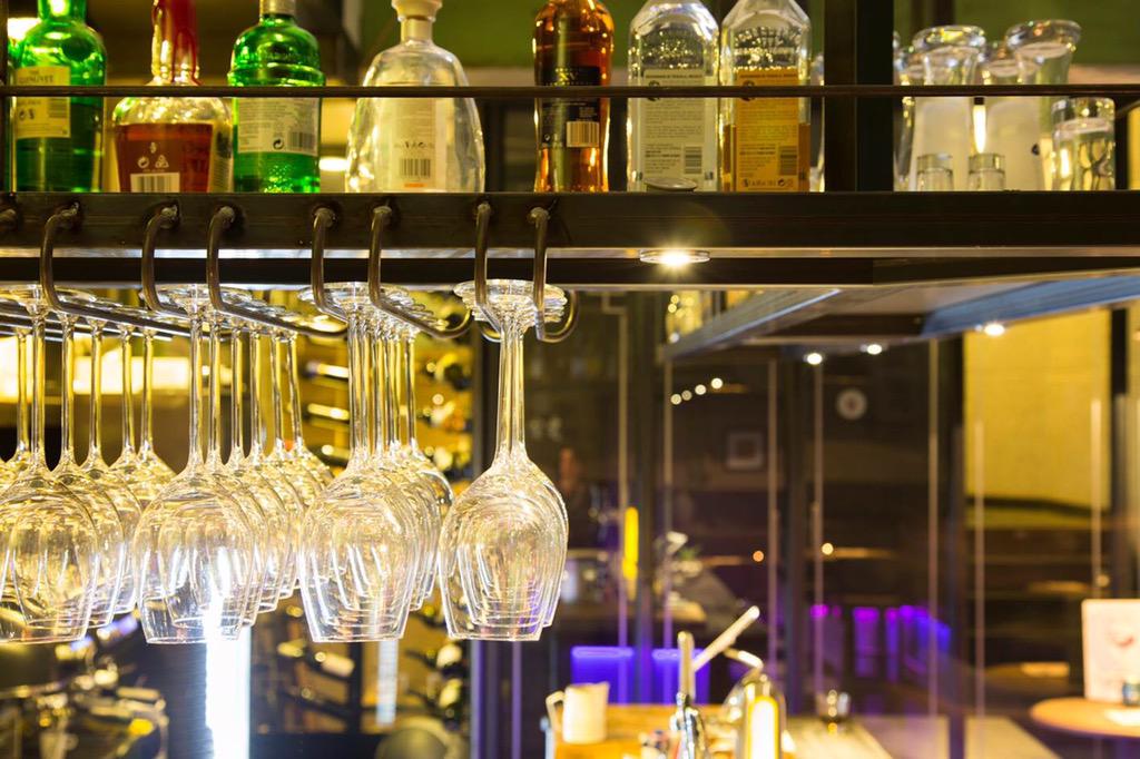 Interieur #hotelbar #wine #barfood hotelbardemiste.nl/2225/0/bar-de-… #welcome