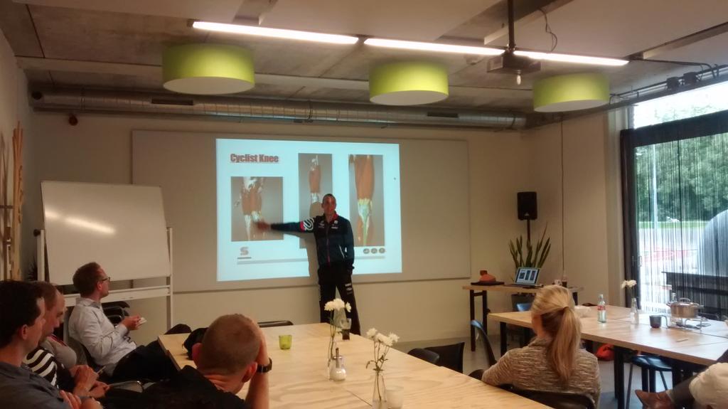 Presentatie blessure preventie <a href="/RickvRiemsdijk/">Rick van Riemsdijk</a> bij <a href="/OpNoord/">OpNoord, actief ontmoeten | Eindhoven</a> voor #TMCroad2tri