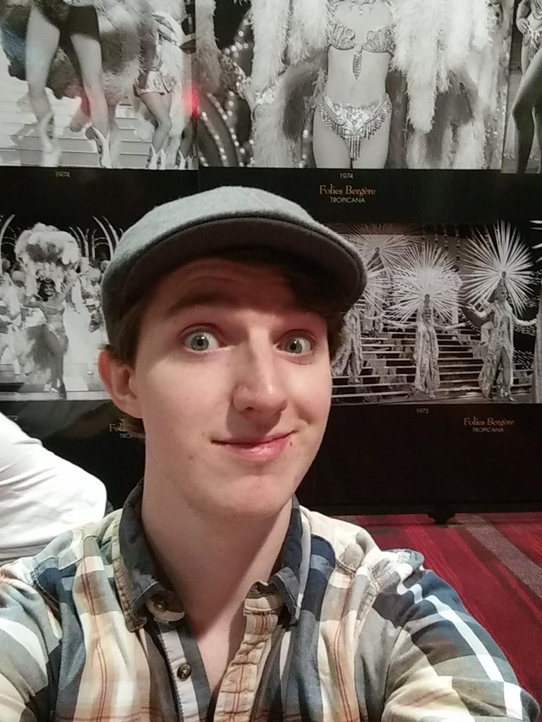 TinyLeaders's tweet photo. Hanging out with some classy ladies #GPVegas http://t.co/oZ2MGcIiPG