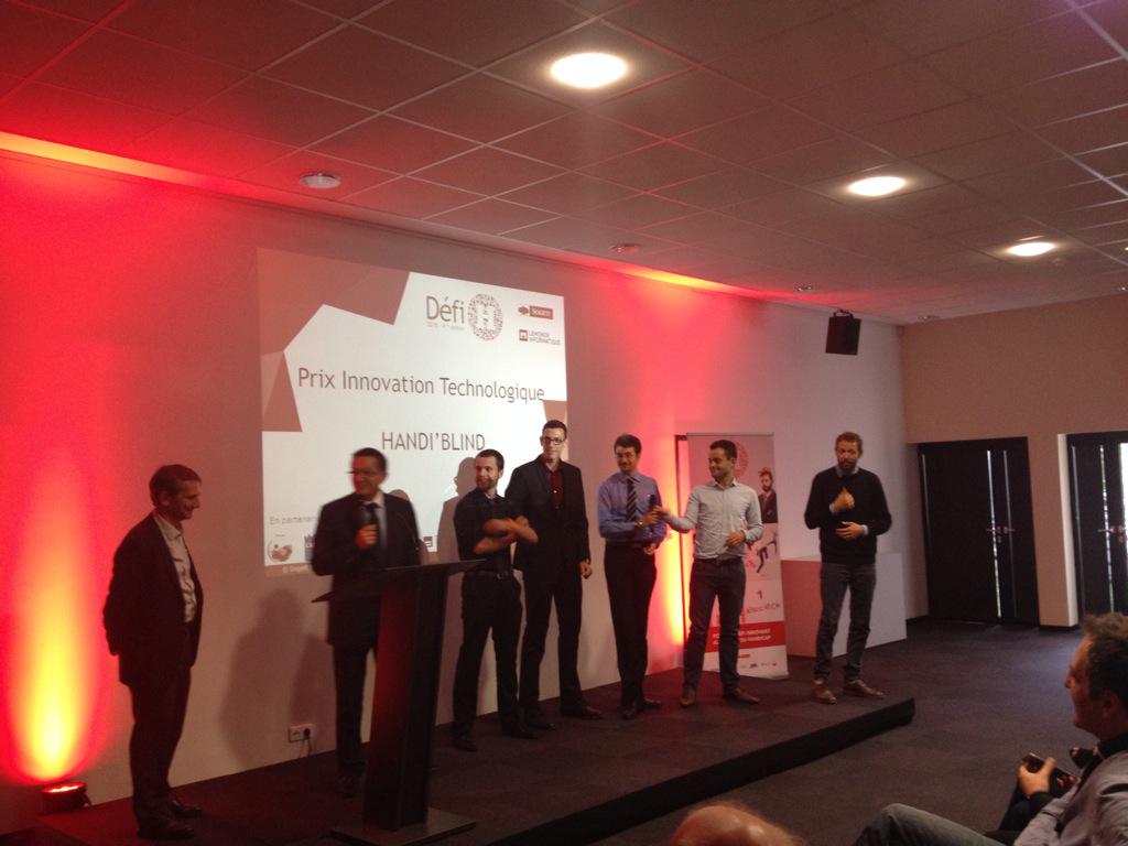sogeti_fr's tweet photo. Olivier Tarrit et @HandiLight équipe 2014 remettent le prix de l'innovation technologique à @HandiBlind ! #defih http://t.co/Wx7n5B10pU