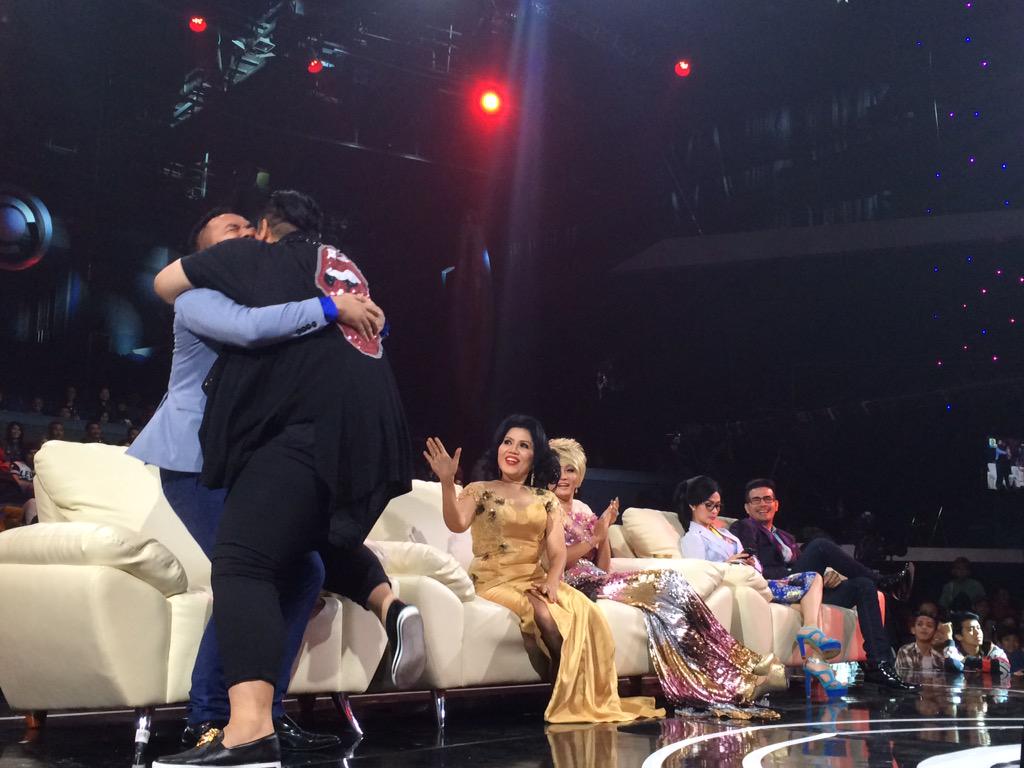 Indosiar's tweet photo. Momen lucu @saipul_jamil menang juri terfavorit social media di #EksisDA2
http://t.co/PiwXKs0lsR