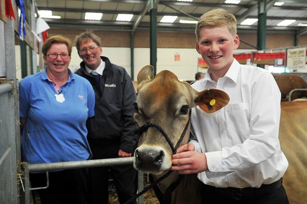 Some of the awards from the Staffordshire County Show - including Peter's 'cowboy' story: ow.ly/NyHie