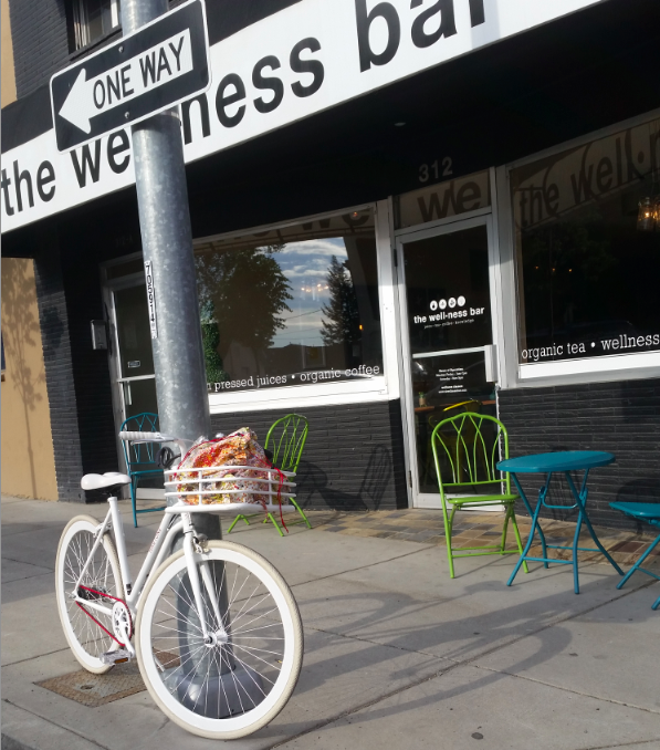 208juice's tweet photo. Ride your bike to the Well•ness bar and receive .50 cents off any juice or smoothie! http://t.co/QgNHtgQk5K