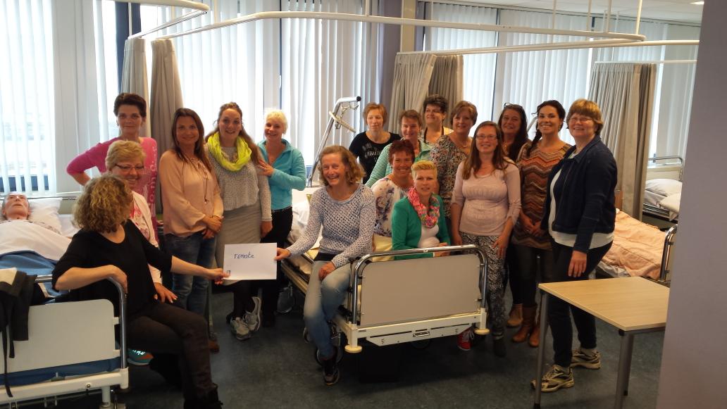 ZijlstraL's tweet photo. Laatste dag scholing verpleegtechnische handelingen @MBOUtrecht Gooise Zorgacademie. Gefeliciteerd allemaal! http://t.co/x8EAqBF0KQ