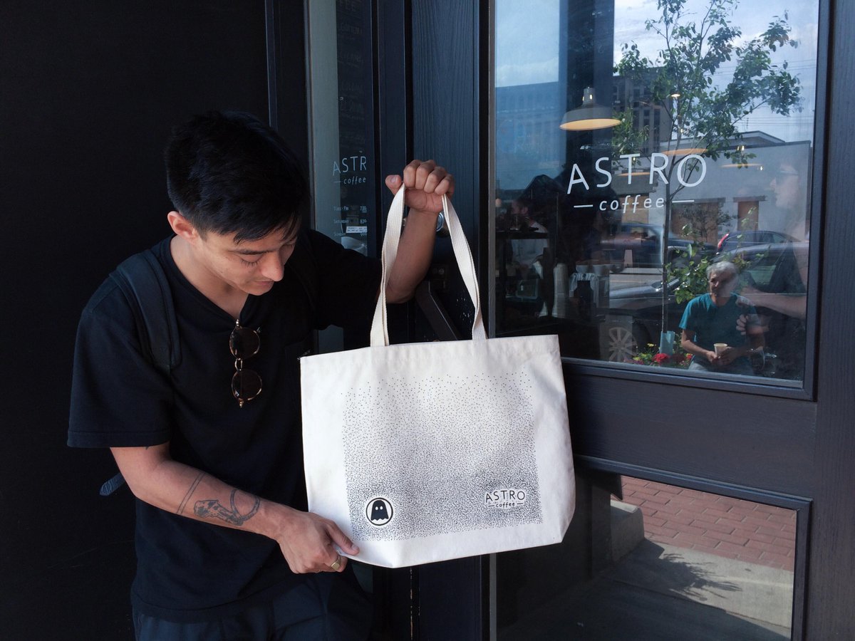 Grab a record tote designed by @mchleugene at <a href="/AstroCoffee/">AstroCoffee</a> in Detroit (as shown by <a href="/__SHIGETO/">繁登</a>) blog.ghostly.com/post/119380627…
