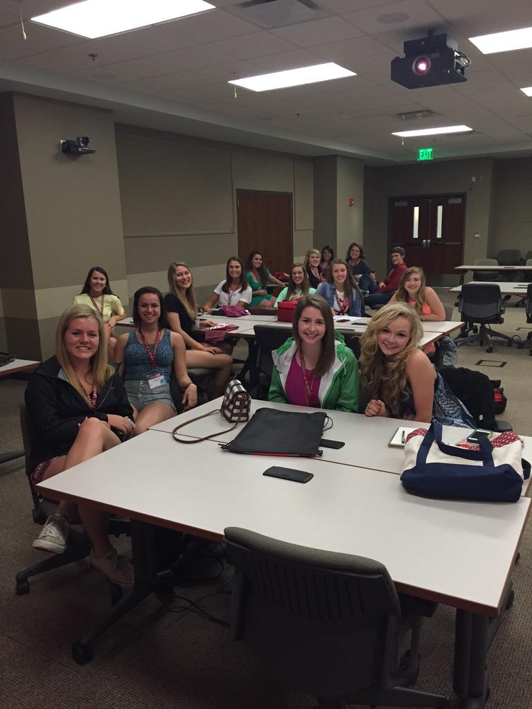 smallgroup_5's tweet photo. Small Group 5 is ready for their first advising meeting! Be sure to keep tweeting at us using: #thrivewithfive http://t.co/Urn9pKMjOE