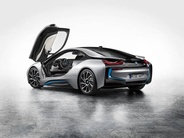 The #BMWi8. A unique combination of ground-breaking sustainability and premium design: bit.ly/1ND90kE