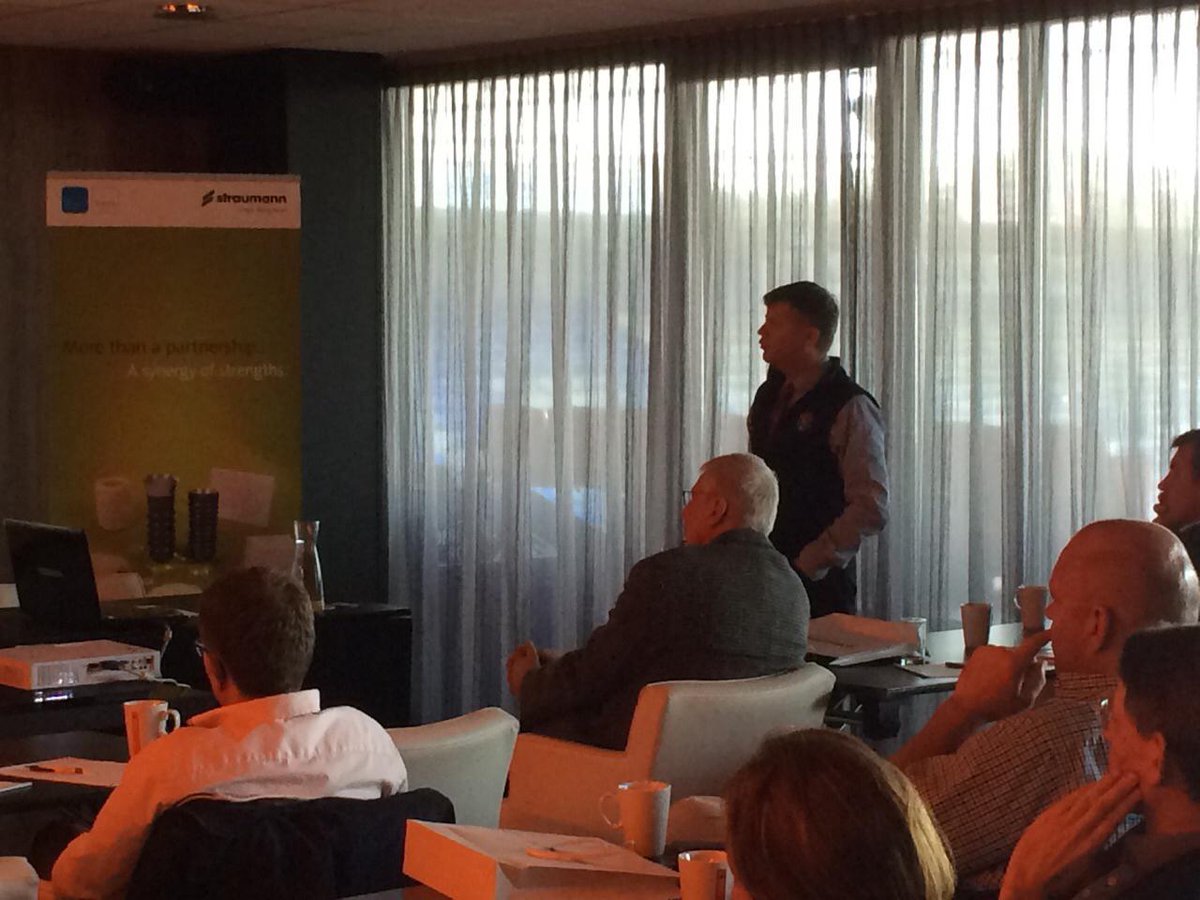 StraumannNL's tweet image. Drs. G.N.Th. de Quincey aan het woord over socket grafting en kenmerken van autoloog bot. #botiss.