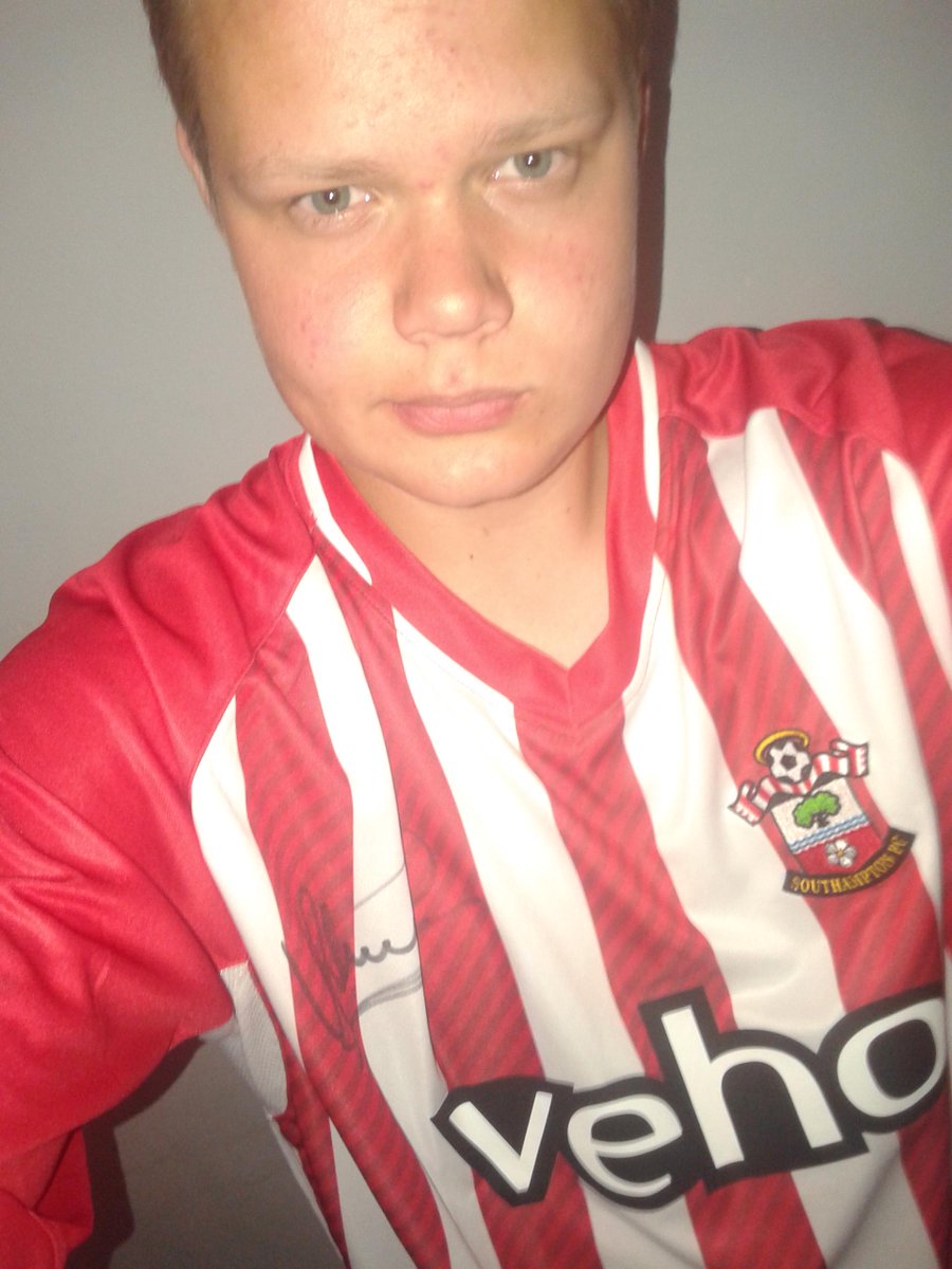 shirt van <a href="/SouthamptonFC/">Southampton FC</a> met de handtekening van <a href="/RonaldKoeman/">Ronald Koeman</a> heel erg bedankt @Voetbalpings en <a href="/harryvermeegen/">Harry Vermeegen</a> !!!!