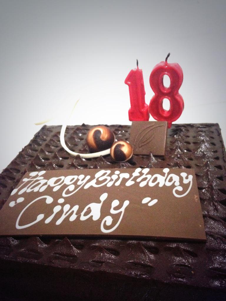 Cindygulla0's tweet photo. Tadi dikasi kejutan dirumah >..< #Hep18irthdayCindyGulla senangg ❤️❤️❤️ http://t.co/MUKjzAf7LT