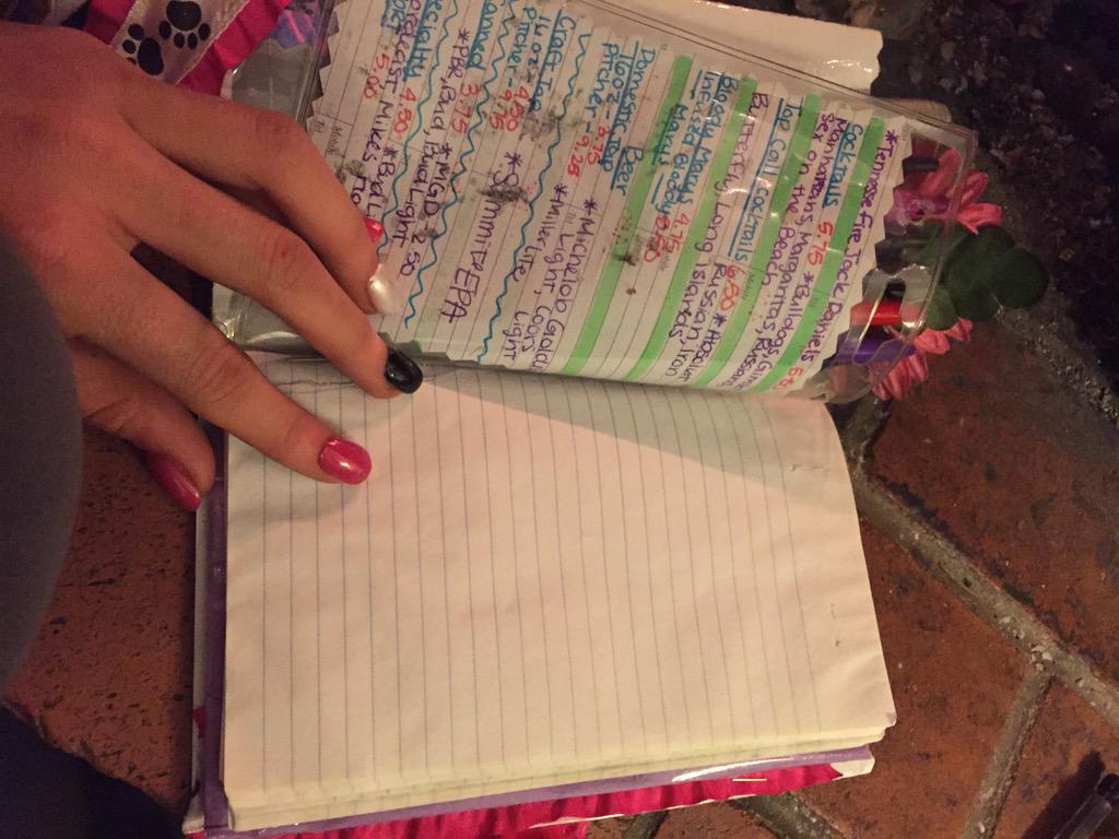 itsBklynBitch_'s tweet photo. Crafty crafty😄 #serverbook #diy http://t.co/5Sx37ZvxCd